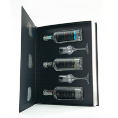 Gift set with 2 pcs. cups and 3 pcs. grape distillate Small Batch Collection 0.50l.: Robola + Malagasy + Muhtaro