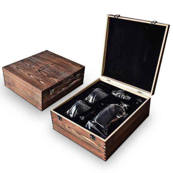 MIKAMAX Twisted Decanter and accessories in a wooden box